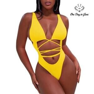 Sovoyontee Strappy One Piece Size XL